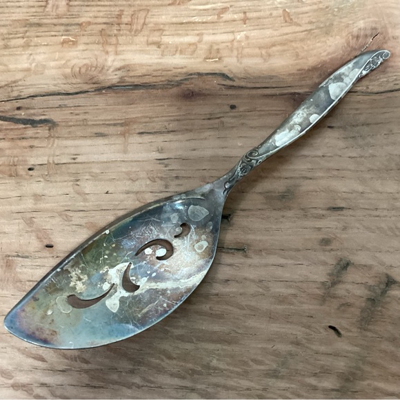 Vintage - 1847 Rogers Brothers “Leilani” Pastry Server - Made In USA - 1961 - Picture 2 of 8